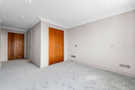 Harrods Village, Oriel Drive, London, SW13 8HG - Photo 5