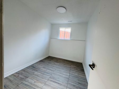 For Lease - 1448 Outlet Drive Unit# 2, Oshawa, Ontario - Photo 2