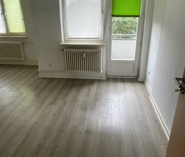 Schöne 3 Zimmer-Wohnung mit Einbauküche und Balkon in Citynähe! - Photo 5