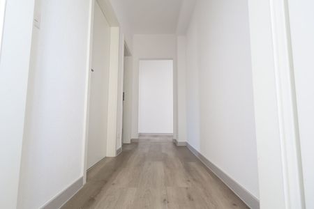 UP TO 3 MONTHS FREE – 4.5 renovated rooms in Balerna - Photo 2