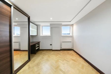 3 bedroom flat in 28a St. Johns Wood Road - Photo 2