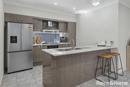 8 Wakeling Drive, Edmondson Park, NSW 2174 - Photo 5