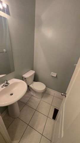 For Lease - 737 John Cole Court Unit# Main, Newmarket, Ontario - Photo 4