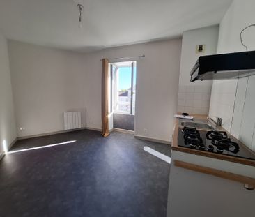 Location Appartement 2 pièces 34m² BARBEZIEUX ST HILAIRE 16300 - Photo 4