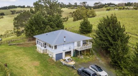 Private with Stunning View, Generously Large House - Photo 2