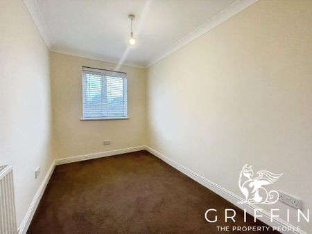 Poplar Close, South Ockendon, RM15 - Photo 2