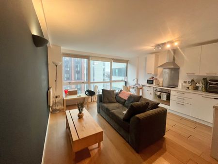 1 Bed Flat, Marco Island, NG1 - Photo 2