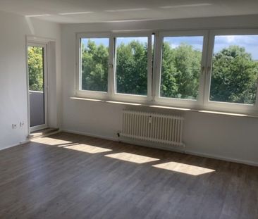 Ein tolles Wohngefühl: interessante 2-Zimmer-Wohnung mit Balkon - Photo 1