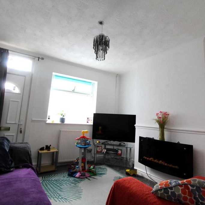 2 bedroom terraced house to rent - Photo 1
