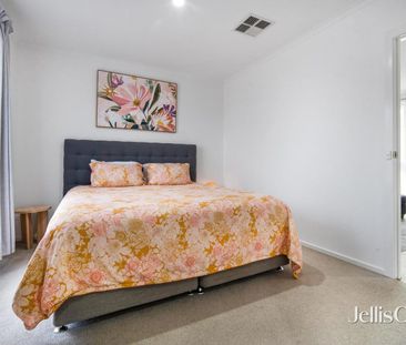 Spacious unit in popular location! - Photo 3