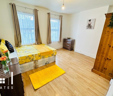 4 bedroom terraced house to rent - Photo 2