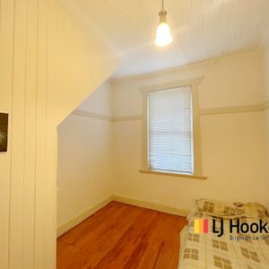 BRIGHT 1 BEDROOM GROUND FLOOR FLAT - Photo 2