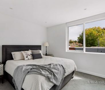 2 Bed, 1 Bath - Photo 4