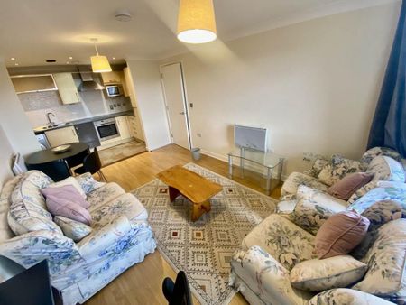 2 bedroom flat to rent - Photo 2