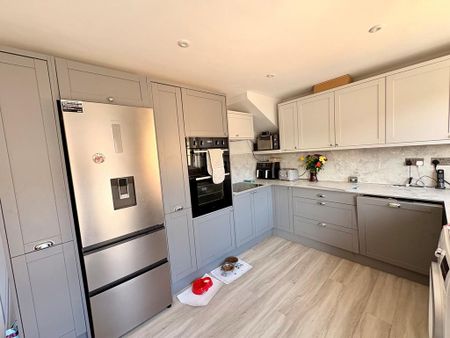 3 bedroom end of terrace house to rent - Photo 4