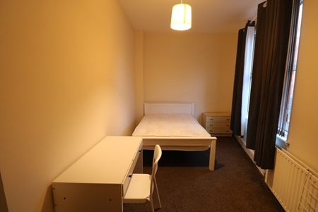 6 Bedroom Terraced To Rent in Lenton - Photo 3