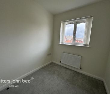 3 bedroom semi-detached house to rent - Photo 4