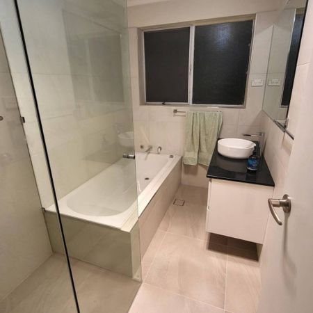 Quality Fully renovated dual occupancy close to hospital - Photo 4