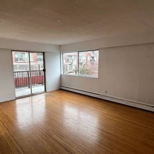 1 Bedroom 1 Bath Suite - $2200 Mount Pleasant - Photo 2