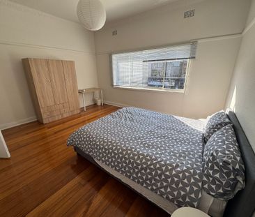 Caulfield North - Photo 1
