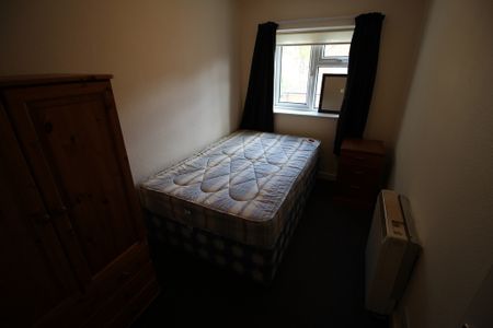 4 Bed Student Accommodation - Photo 4