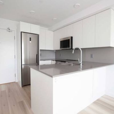 RENT COMMERCIAL DRIVE! BRAND-NEW PET-FRIENDLY 1 BED + DEN APARTMENTS! - Photo 1