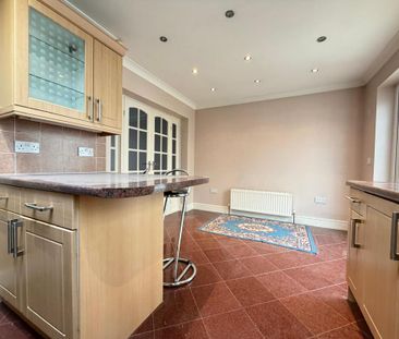 4 bedroom semi-detached house to rent - Photo 5