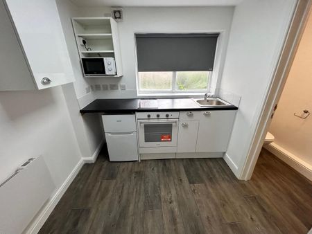 Studio to rent - Photo 3