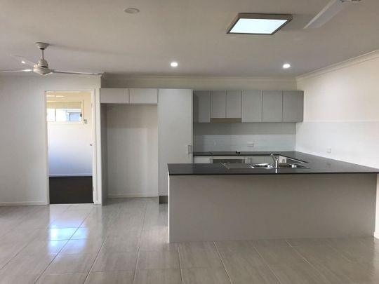 Modern Landsborough Duplex - Photo 1