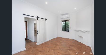 Immaculate Renovation in a Prime Footscray Location - Photo 2