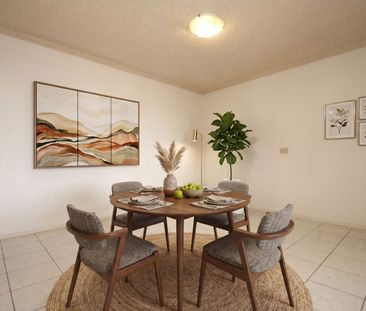Renovated Top Floor Two-Bedroom Apartment in Prime Eastlakes Location - Photo 3