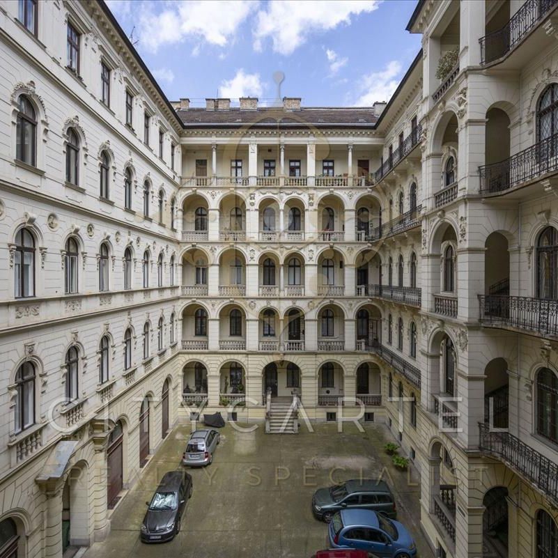 Kiadó újszerű állapotú lakás - Budapest VI. kerület - Photo 1