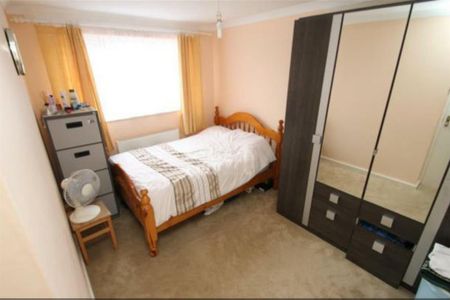 4 bedroom terraced house to rent - Photo 5