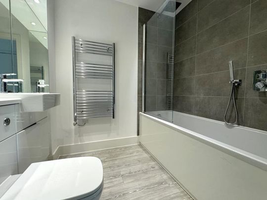 High Street, Staines - 2 bedrooms Property for lettings - Seymours - Photo 1