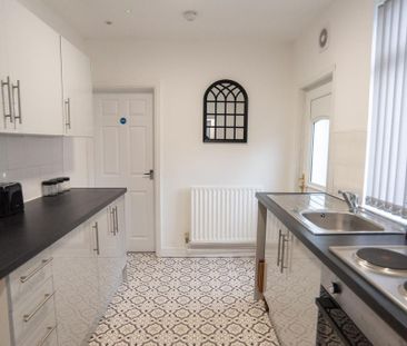 1 bedroom in a house share to rent - Photo 2