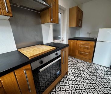 3 bedroom semi-detached house to rent - Photo 6