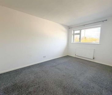 The Mount, Hailsham, BN27 - Photo 1