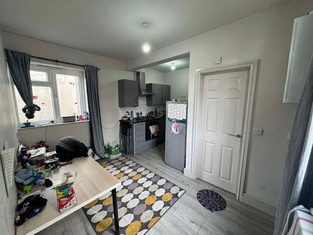 Denzil Avenue, SO14 - Photo 4