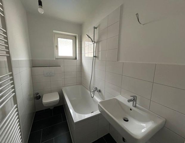 Direkt am Bahnhof- das ist famos! - Photo 1