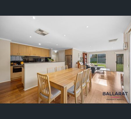 70 Faversham Ave, Lake Gardens, Vic 3355 - Photo 3