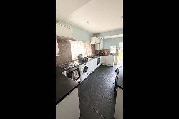 Room in a Shared House, Hillcroft Crescent, HA9 - Photo 1