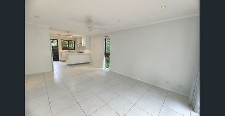 Prime Location, Coastal Comfort: 2/17 Nebula Street, Sunshine Beach! - Photo 2
