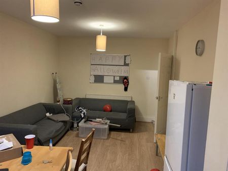 6 bedroom semi-detached house to rent - Photo 2