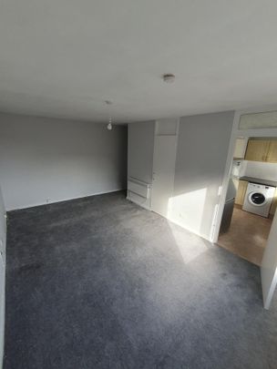 1 Bed Flat, Montague Court, BS2 - Photo 1