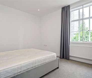 A good sized two bedroom apartment close to Angel Station - Photo 4