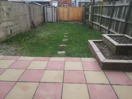 3 bedroom terraced house to rent - Photo 5