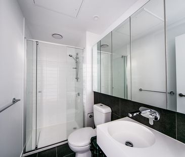 THE NEW YORK SIDE OF TOWN - Photo 5