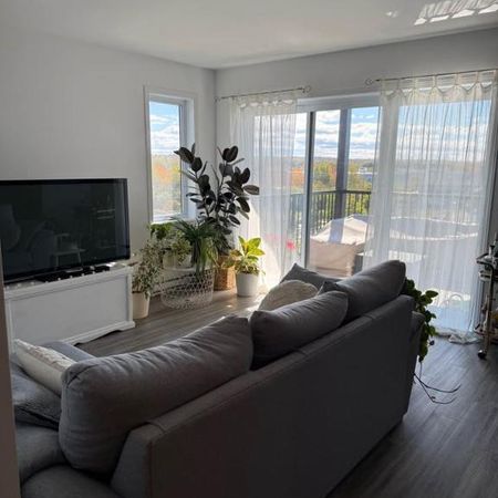 Superbe logement 3 1/2 + bureau à St-Nicolas, 1ier étage, climatisé, 2 STATIONNEMENTS EXTÉRIEURS INCLUS, LIBRE LE 1ier décembre 2025. - Photo 3