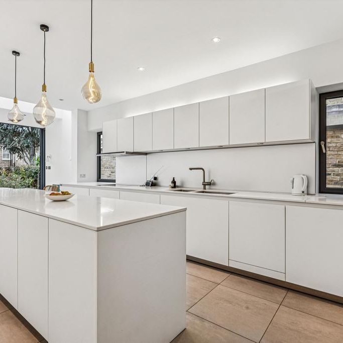 4 bedroom terraced house to rent - Photo 1