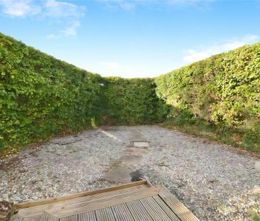 2 bedroom end of terrace house to rent - Photo 2